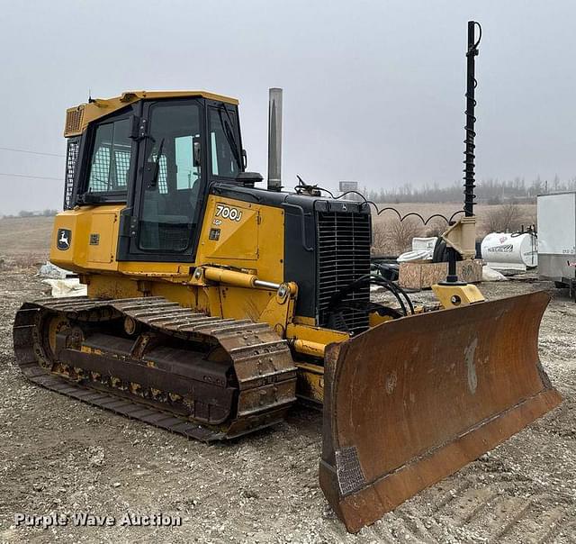 Image of John Deere 700J LGP equipment image 2