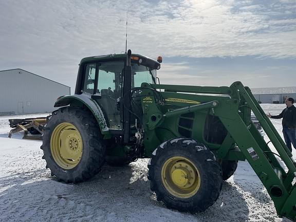 Image of John Deere 7130 equipment image 1