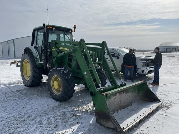 Image of John Deere 7130 equipment image 2