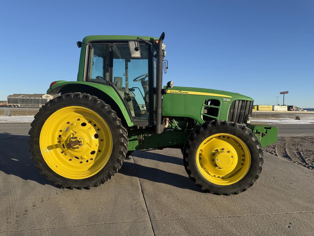 Image of John Deere 7130 Premium Primary image