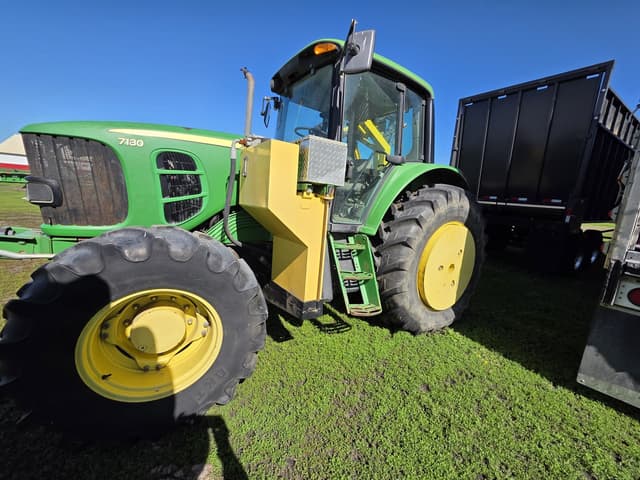 Image of John Deere 7130 equipment image 1