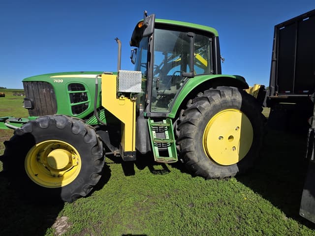 Image of John Deere 7130 equipment image 2