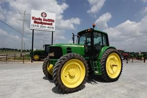 2008 John Deere 7230 Image