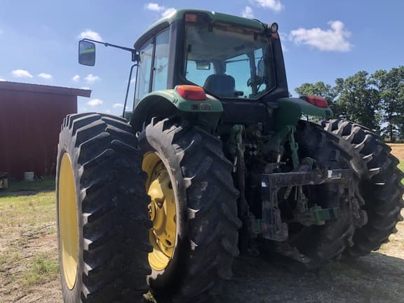 Image of John Deere 7330 equipment image 4