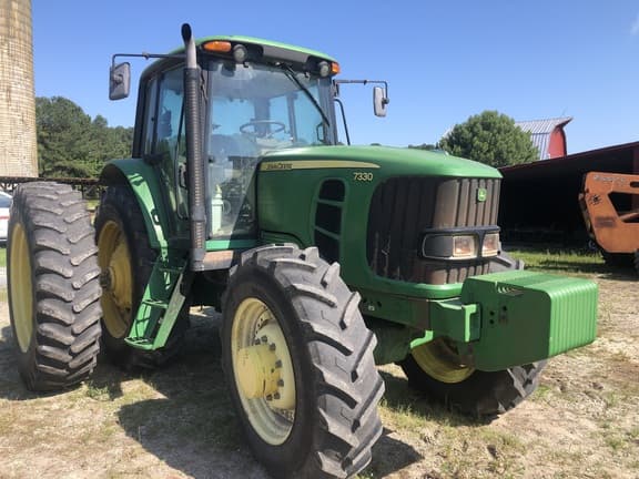 Image of John Deere 7330 equipment image 1