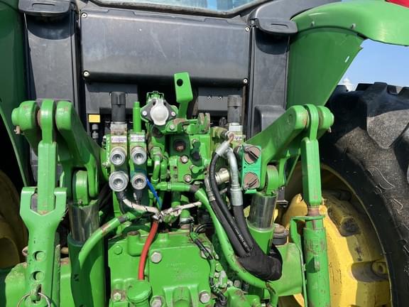 Image of John Deere 7330 equipment image 4