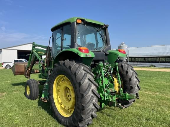 Image of John Deere 7330 equipment image 2