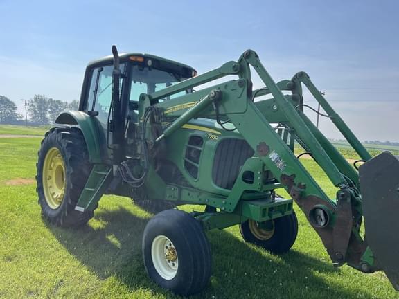 Image of John Deere 7330 equipment image 1