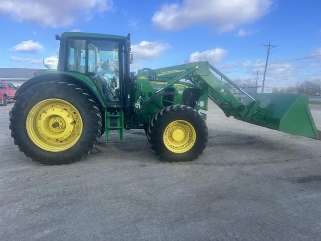 Image of John Deere 7330 equipment image 1