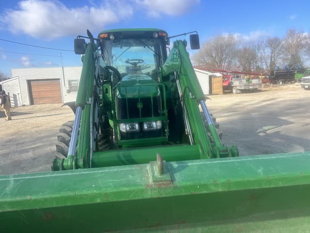 Image of John Deere 7330 equipment image 3
