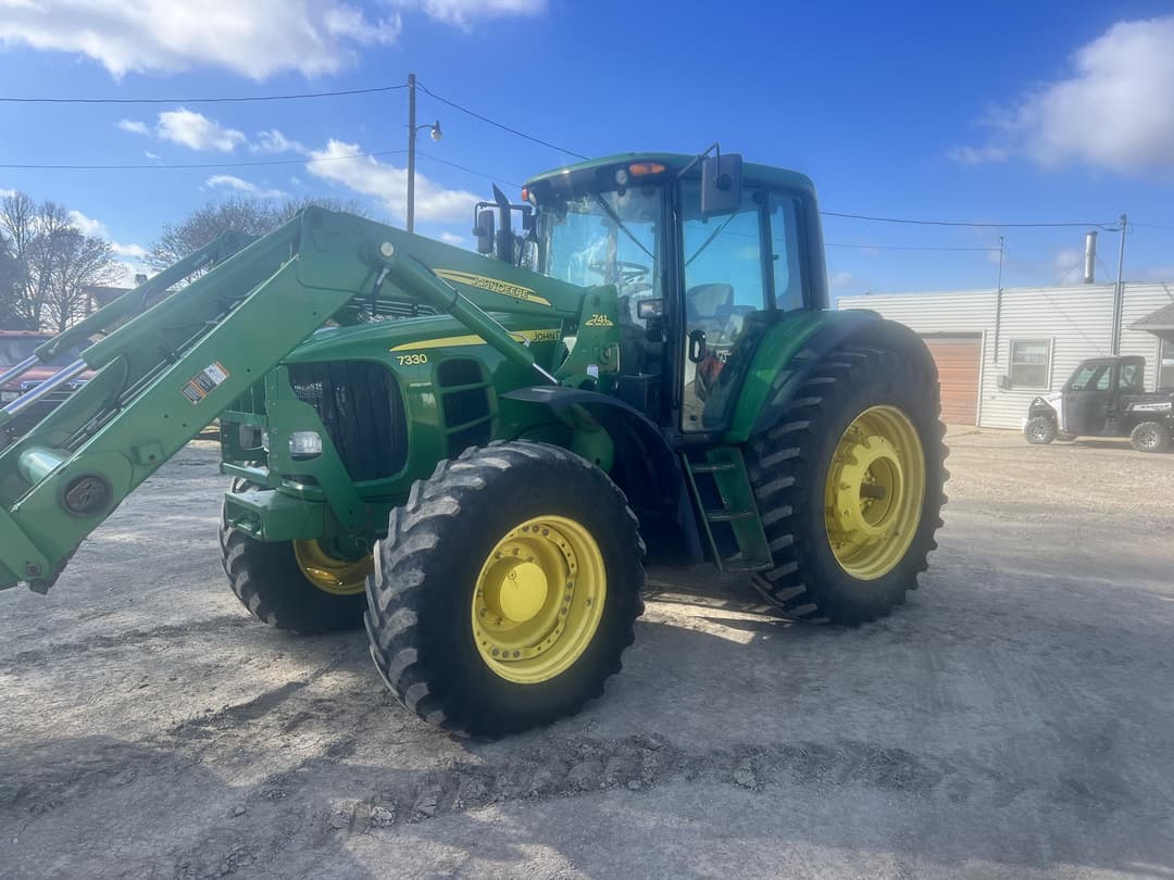 Image of John Deere 7330 Primary image