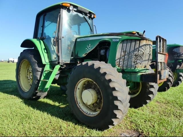 Image of John Deere 7330 equipment image 1