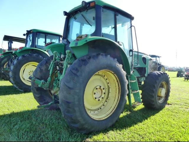 Image of John Deere 7330 equipment image 2