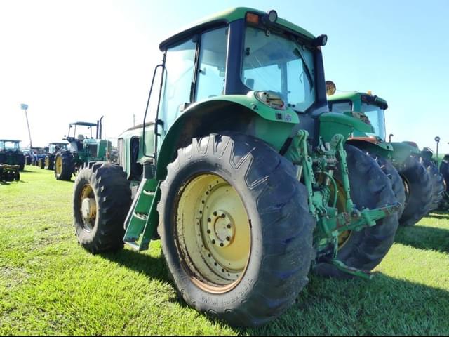 Image of John Deere 7330 equipment image 3