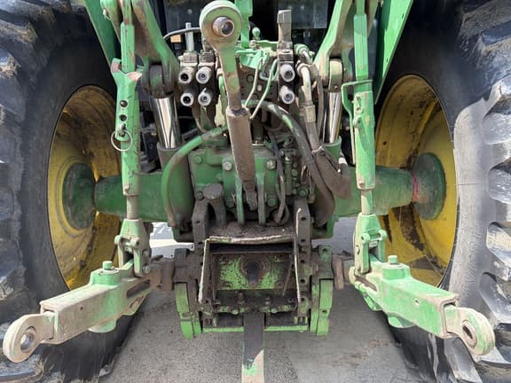 Image of John Deere 7330 equipment image 4