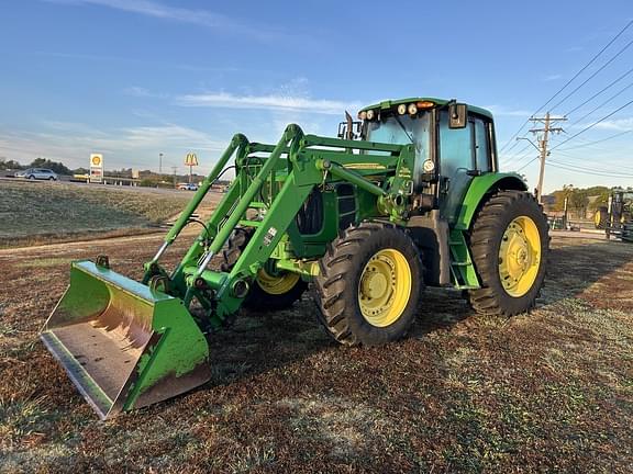 Image of John Deere 7330 equipment image 3