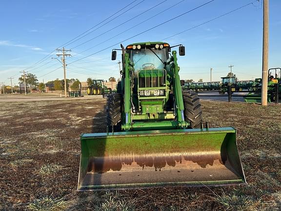 Image of John Deere 7330 equipment image 1