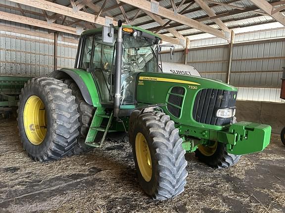 Image of John Deere 7330 Image 0