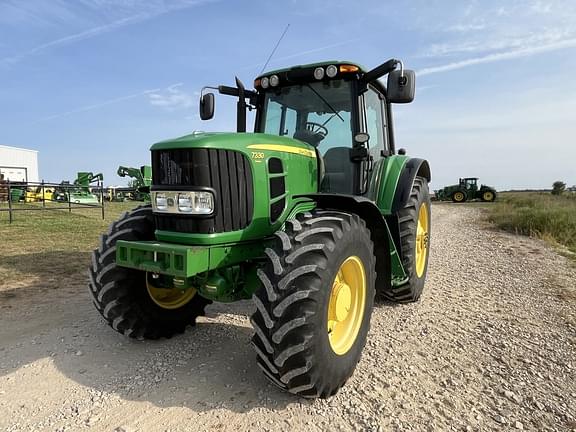 Image of John Deere 7330 Primary image