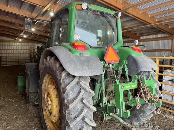 Image of John Deere 7330 equipment image 1