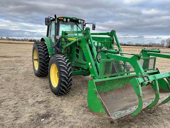 Image of John Deere 7330 equipment image 4