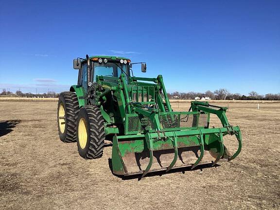 Image of John Deere 7330 equipment image 3