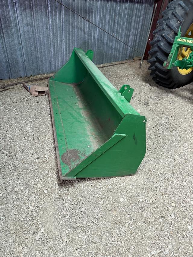 Image of John Deere 7330 equipment image 4