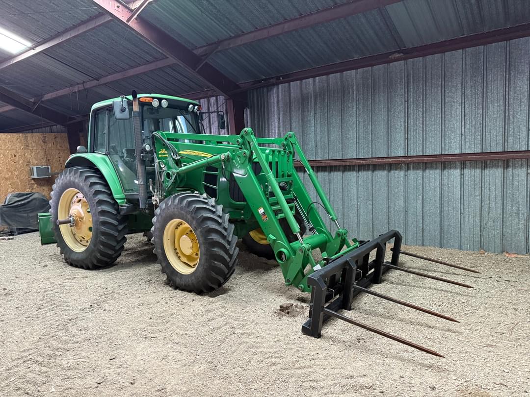 Image of John Deere 7330 Primary image