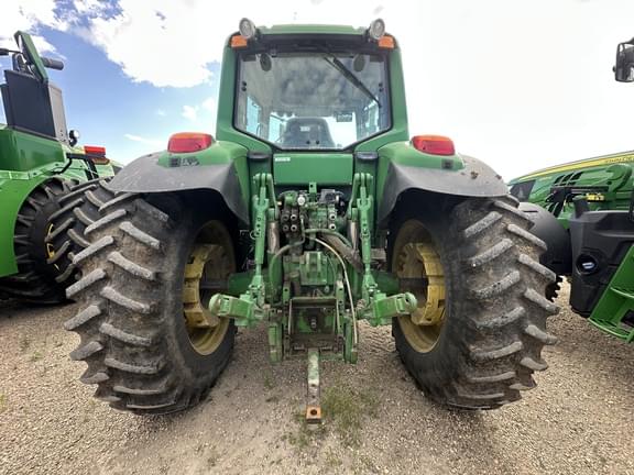 Image of John Deere 7330 equipment image 3