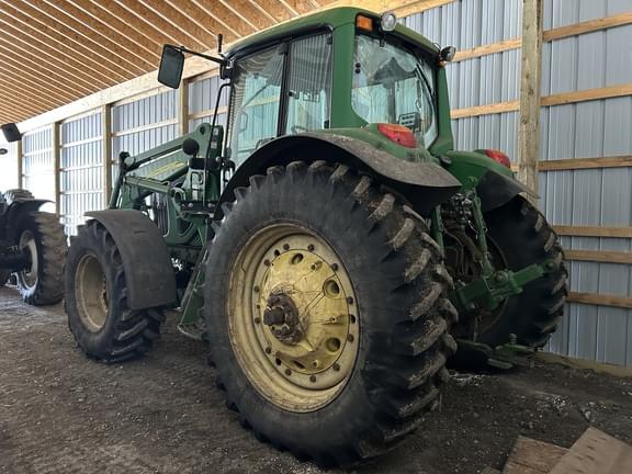 Image of John Deere 7330 equipment image 2