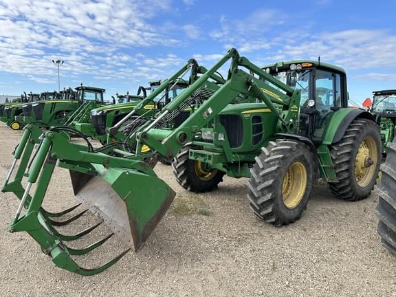 Image of John Deere 7330 equipment image 1