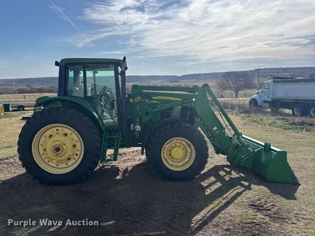 Image of John Deere 7330 equipment image 3