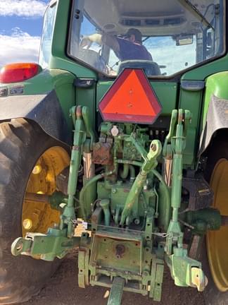 Image of John Deere 7330 equipment image 1