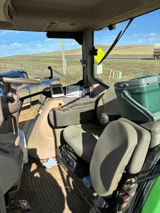 Image of John Deere 7330 equipment image 3