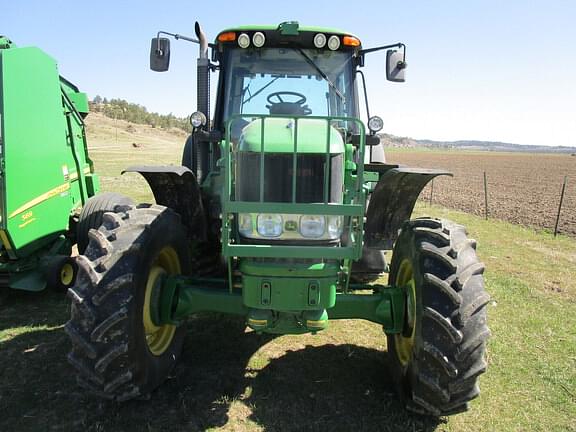 Image of John Deere 7330 equipment image 1