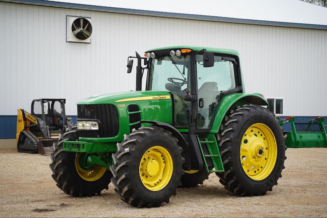 Image of John Deere 7330 Primary image
