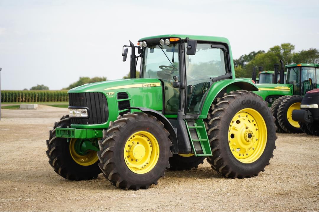 Image of John Deere 7330 Primary image