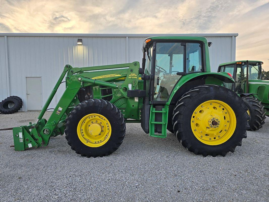 Image of John Deere 7330 Primary Image