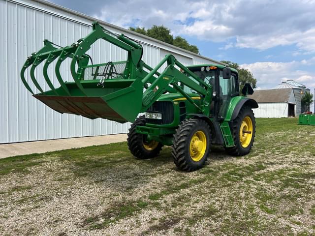 Image of John Deere 7330 equipment image 2