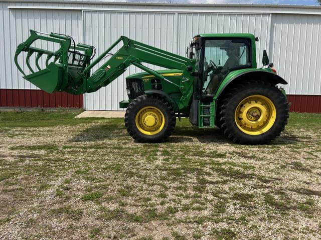 Image of John Deere 7330 equipment image 1