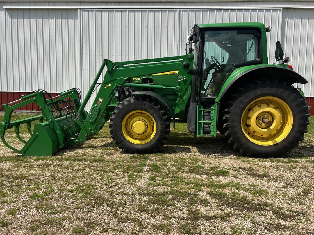 Image of John Deere 7330 Primary image