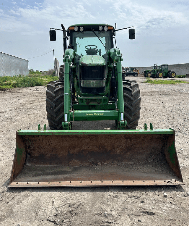 Image of John Deere 7330 equipment image 1