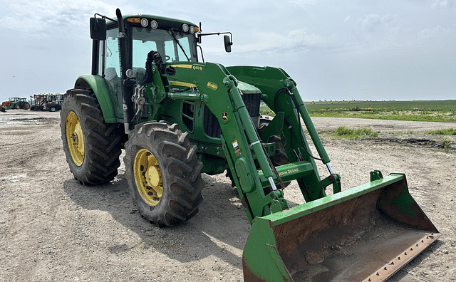 Image of John Deere 7330 equipment image 2