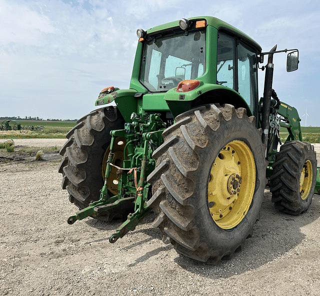 Image of John Deere 7330 equipment image 4