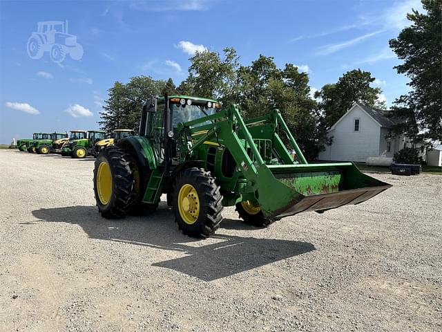 Image of John Deere 7330 equipment image 4