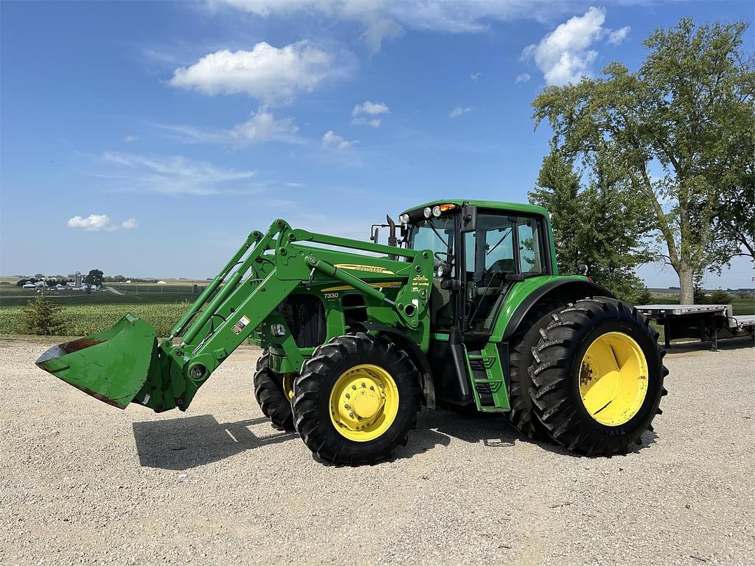 Image of John Deere 7330 Primary image