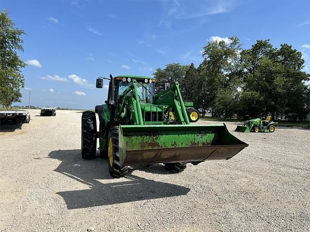 Image of John Deere 7330 equipment image 3