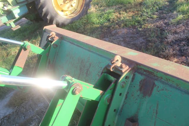 Image of John Deere 740 equipment image 2