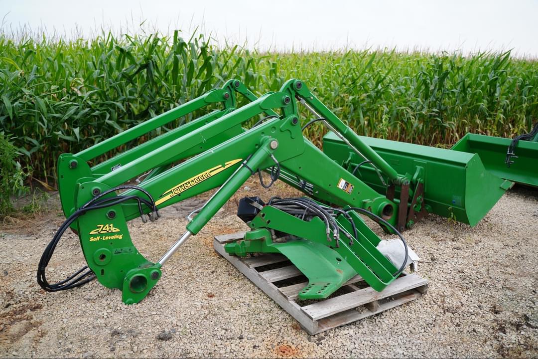 Image of John Deere 741 Primary image