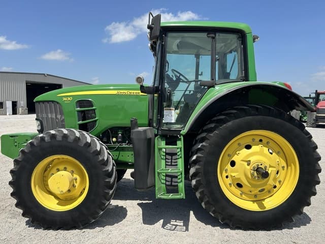Image of John Deere 7430 Premium equipment image 2